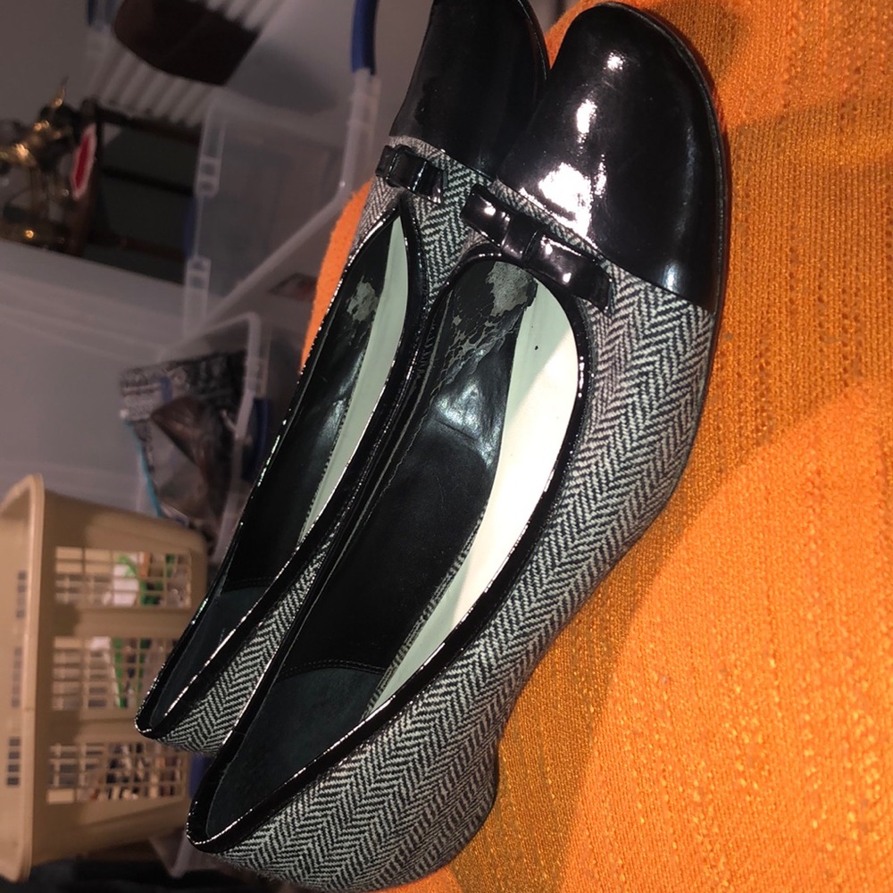 Franco Sarto 10M women’s flats black / white
